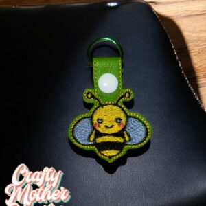 Cute Bee Snap Tab for 4x4 Hoops